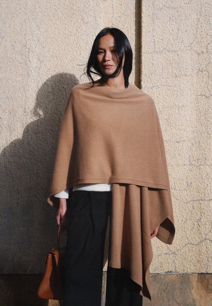 Chloe Cape in cashmere mix camel